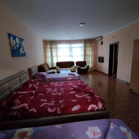 Grandino Rooms & Apartments Ulcinj Bagian luar foto