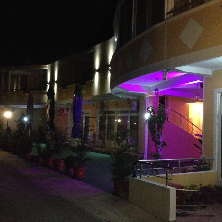 Grandino Rooms & Apartments Ulcinj Bagian luar foto